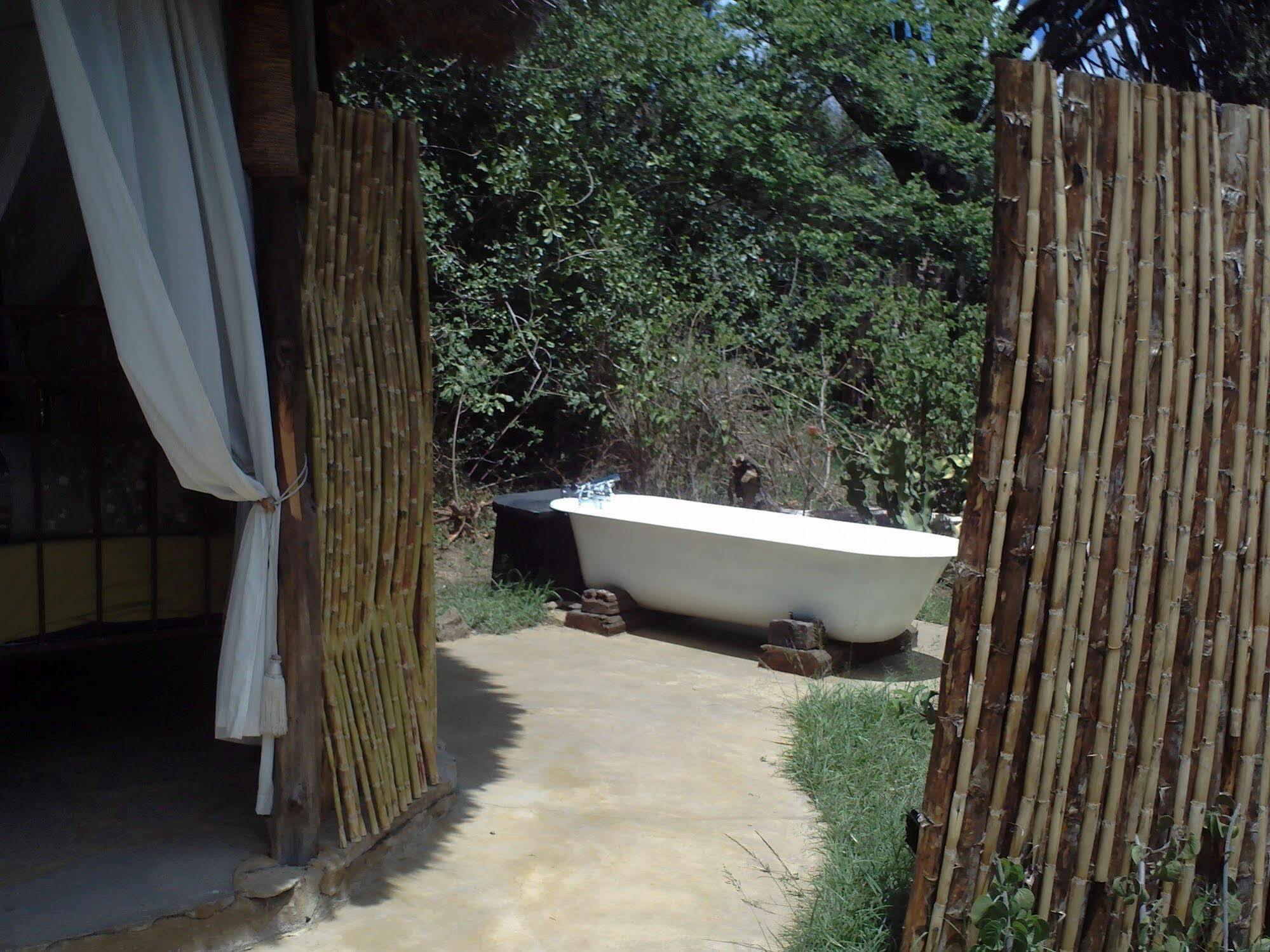 Mbweha Camp Hotel Elmenteita Bagian luar foto